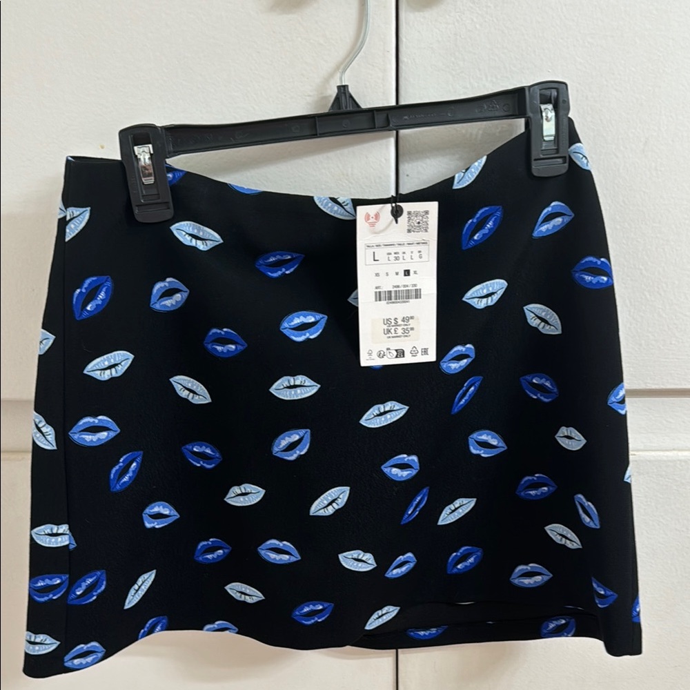 Black mini skirt with blue kisses. Size large brand new from Zara.